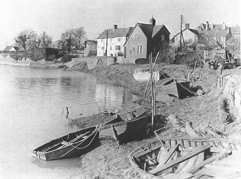 The River at Caerleon. Boats, quay, Hanbury Arms.