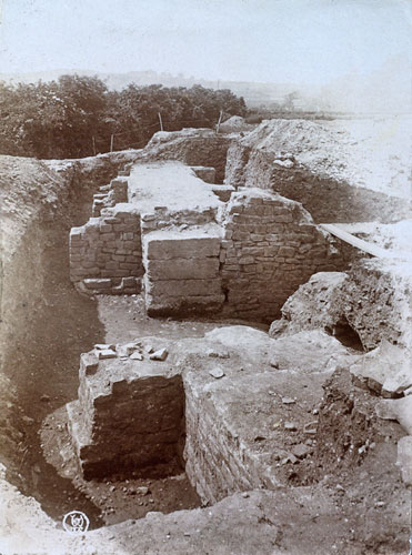 Photo of the 1909 excavation of Caerleon Roman Amphitheatre taken by Mr W H Thomas.